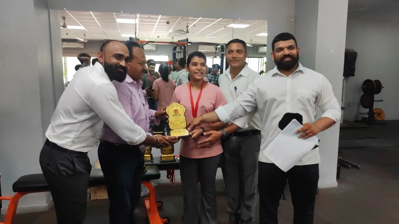 Powerlifting at 14 — Inside Samya's Training Week