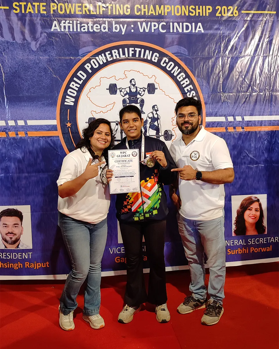 Samya Panchal with WPC Gujarat President Kailashsingh Rajput and General Secretary Surbhi Porwal at the WPC Gujarat State Powerlifting Championship 2026
